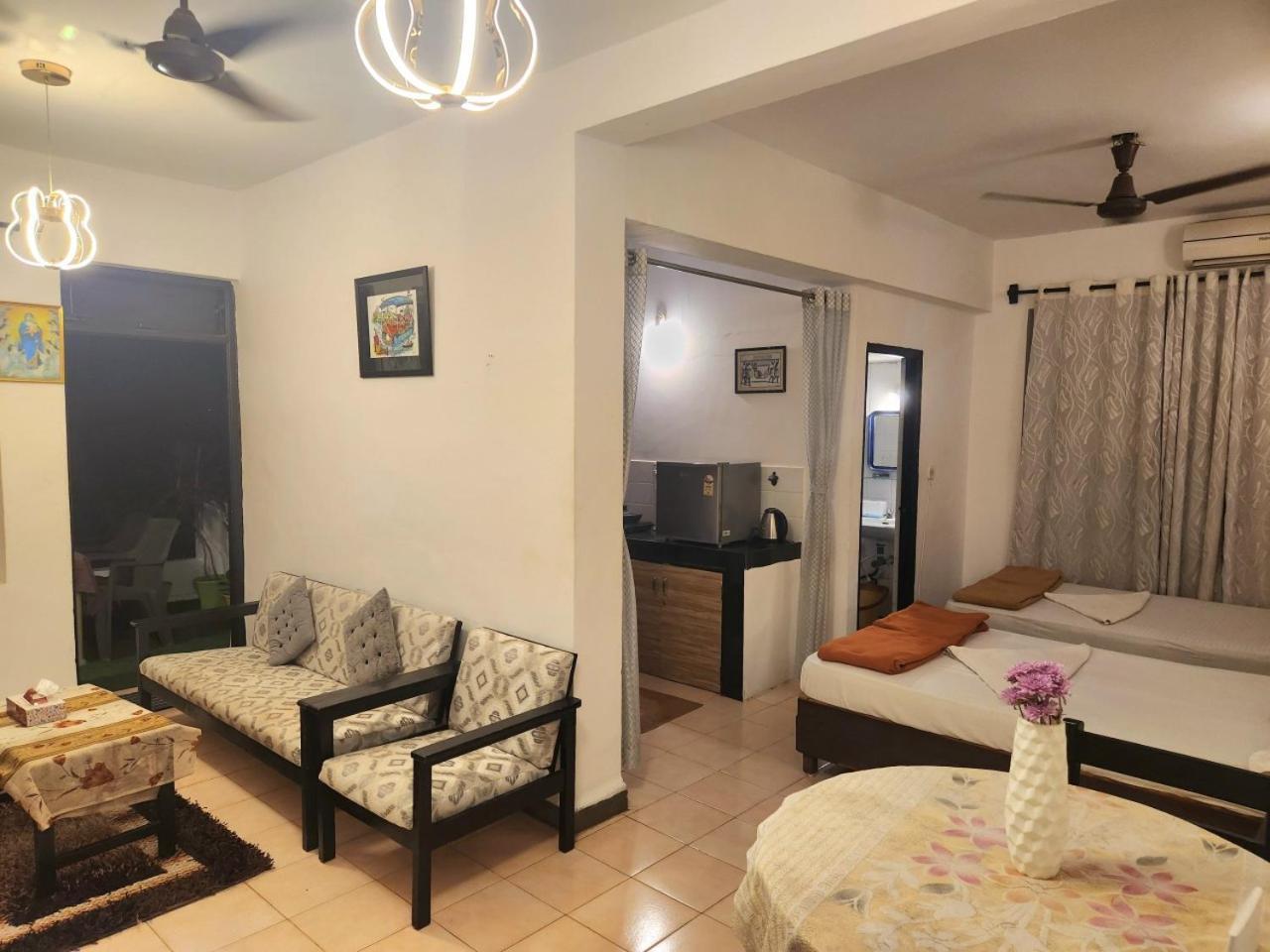 Apartment Pool Side With Kitchen In Near Calangute